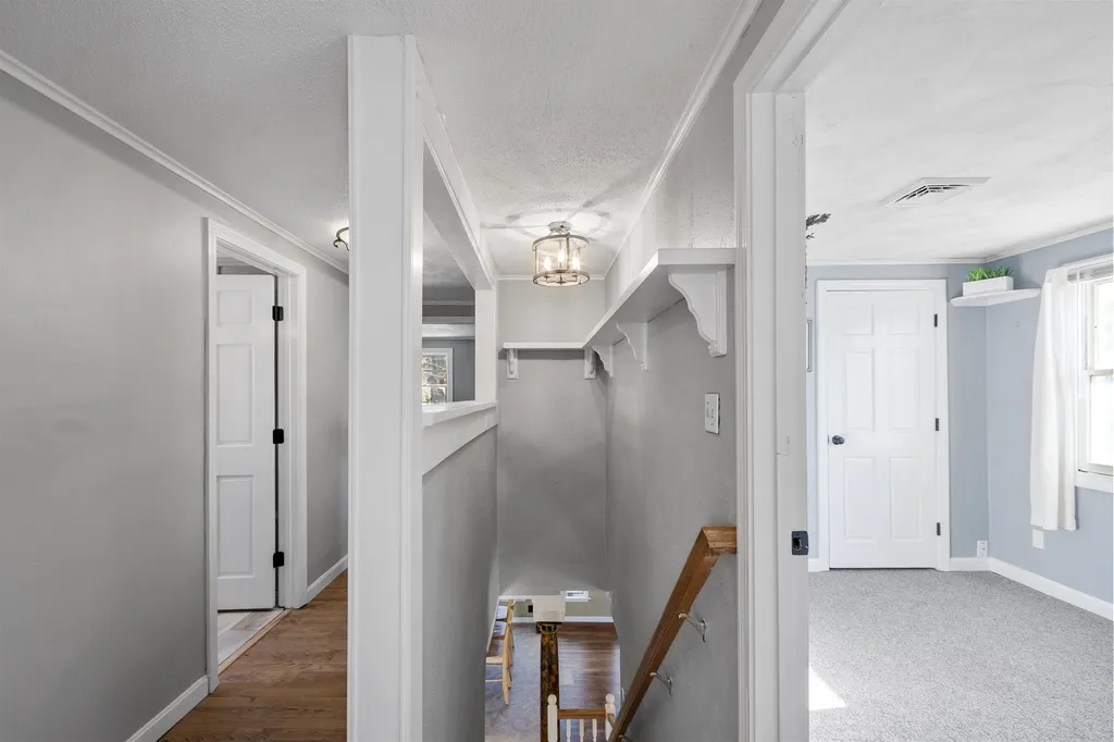 32 Main Street Kingston NH 03848