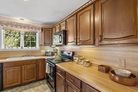 11 Wildwood Road Laconia NH 03246