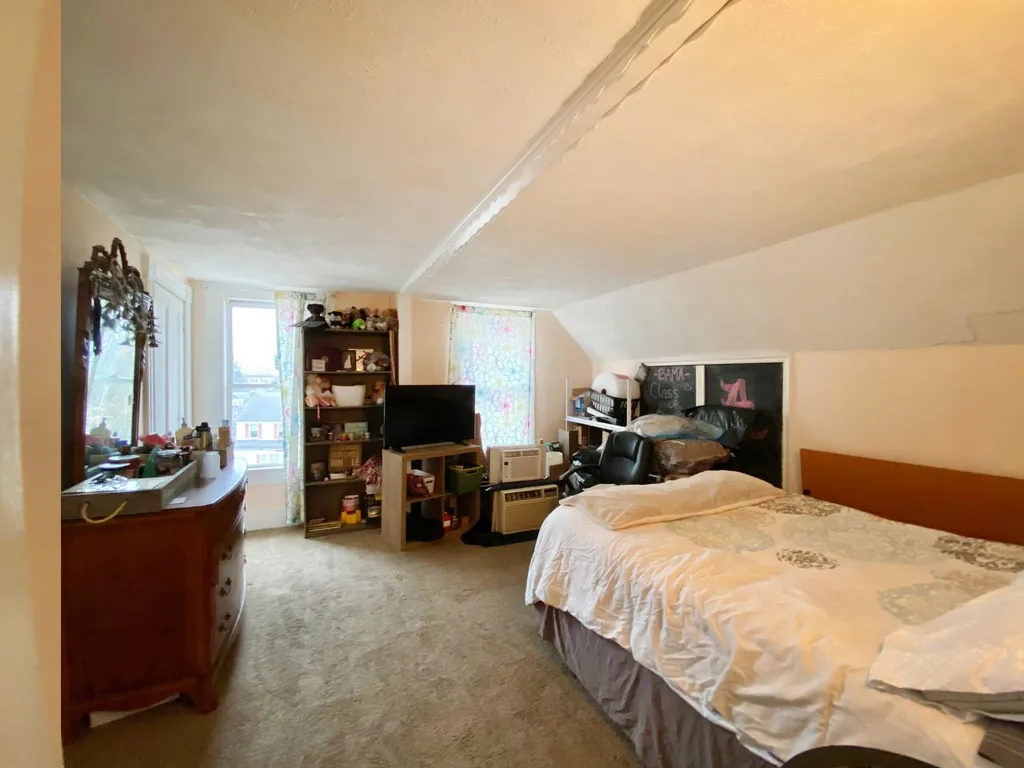 17 Charles Street Nashua NH 03064
