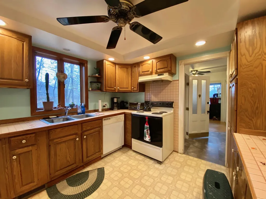 17 Charles Street Nashua NH 03064