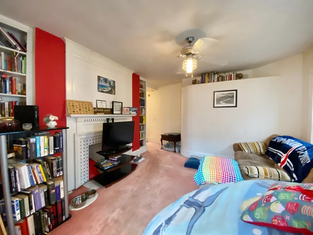 17 Charles Street Nashua NH 03064