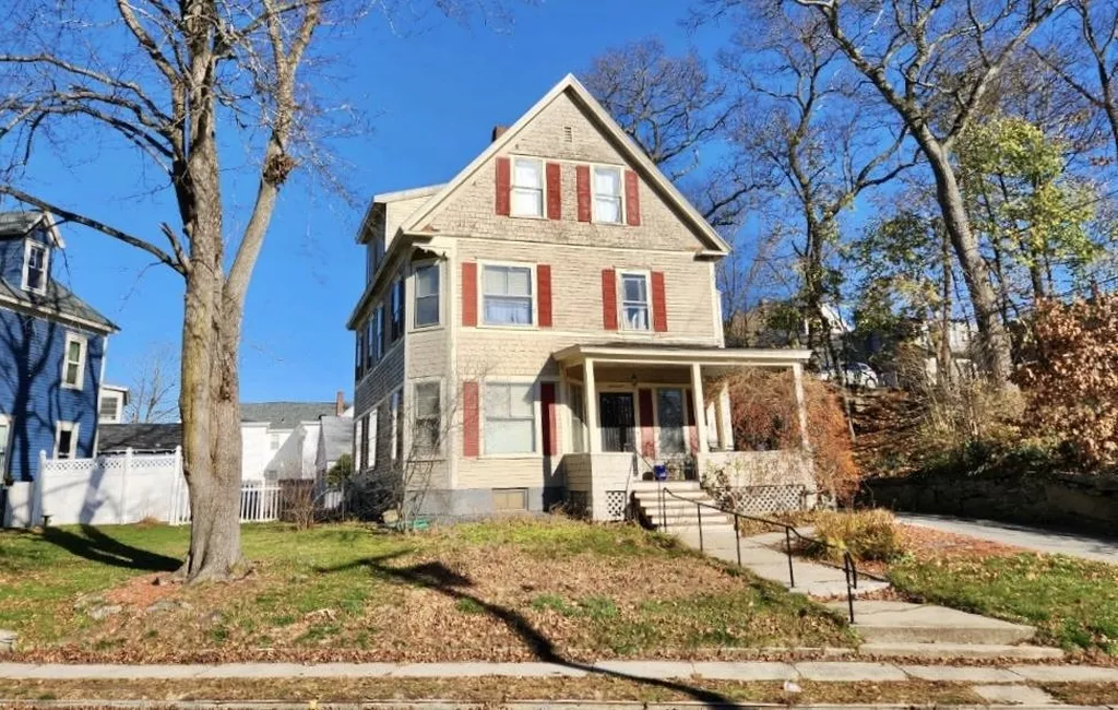 17 Charles Street Nashua NH 03064