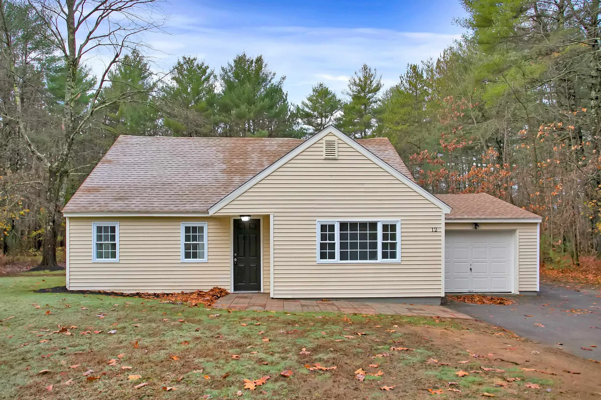 12 Bartlett Street Newton NH 03858