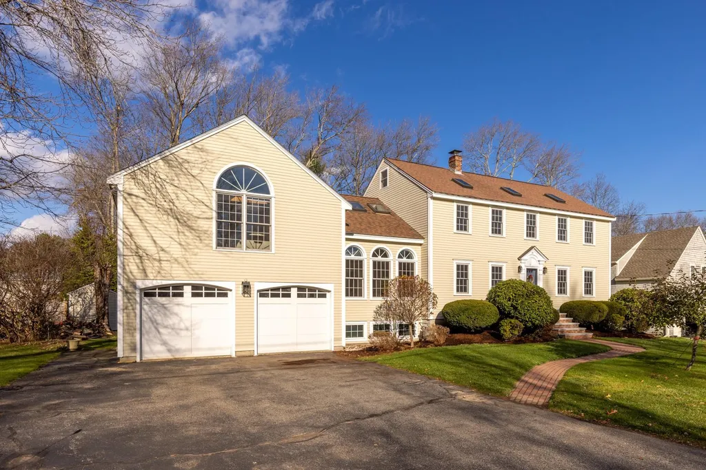 15 Randall Street Hampton NH 03842