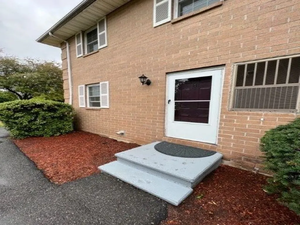 101 Elmwood Drive Hudson NH 03051