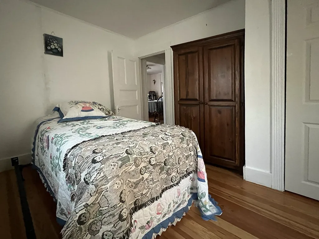 5 Mckay Avenue Hampton NH 03842