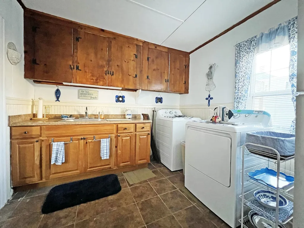 5 Mckay Avenue Hampton NH 03842