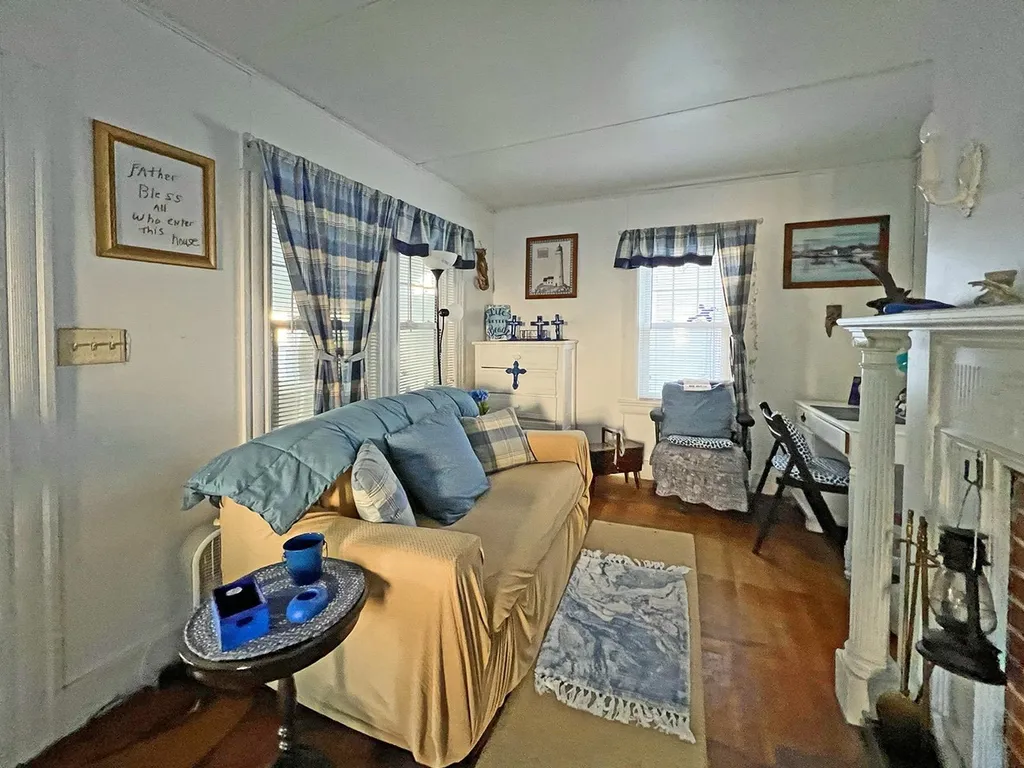 5 Mckay Avenue Hampton NH 03842