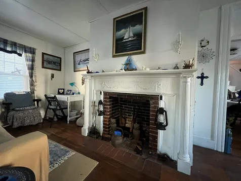 5 Mckay Avenue Hampton NH 03842