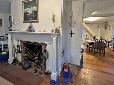 5 Mckay Avenue Hampton NH 03842