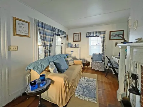 5 Mckay Avenue Hampton NH 03842