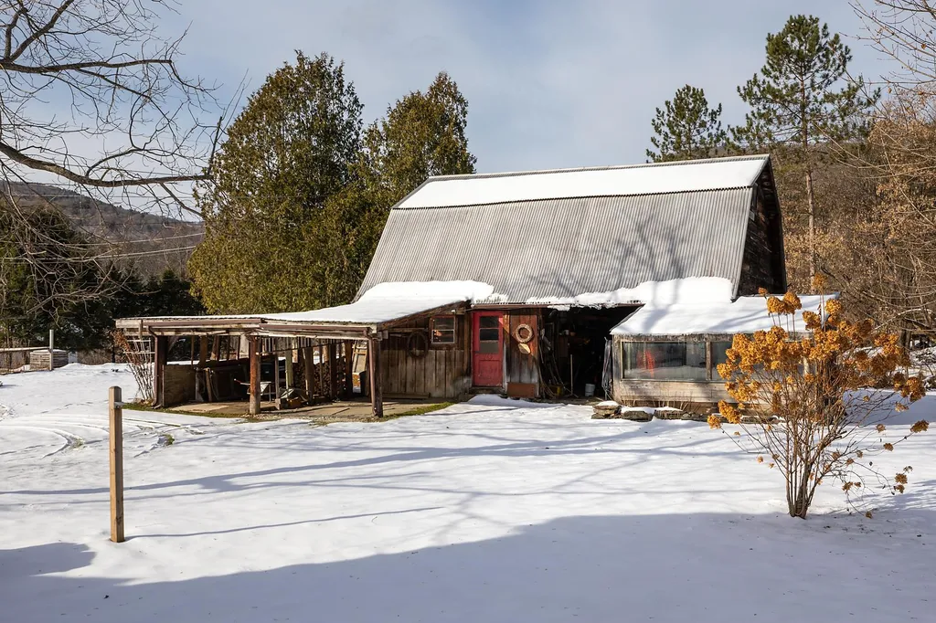 44 Highland Avenue Bethel VT 05032