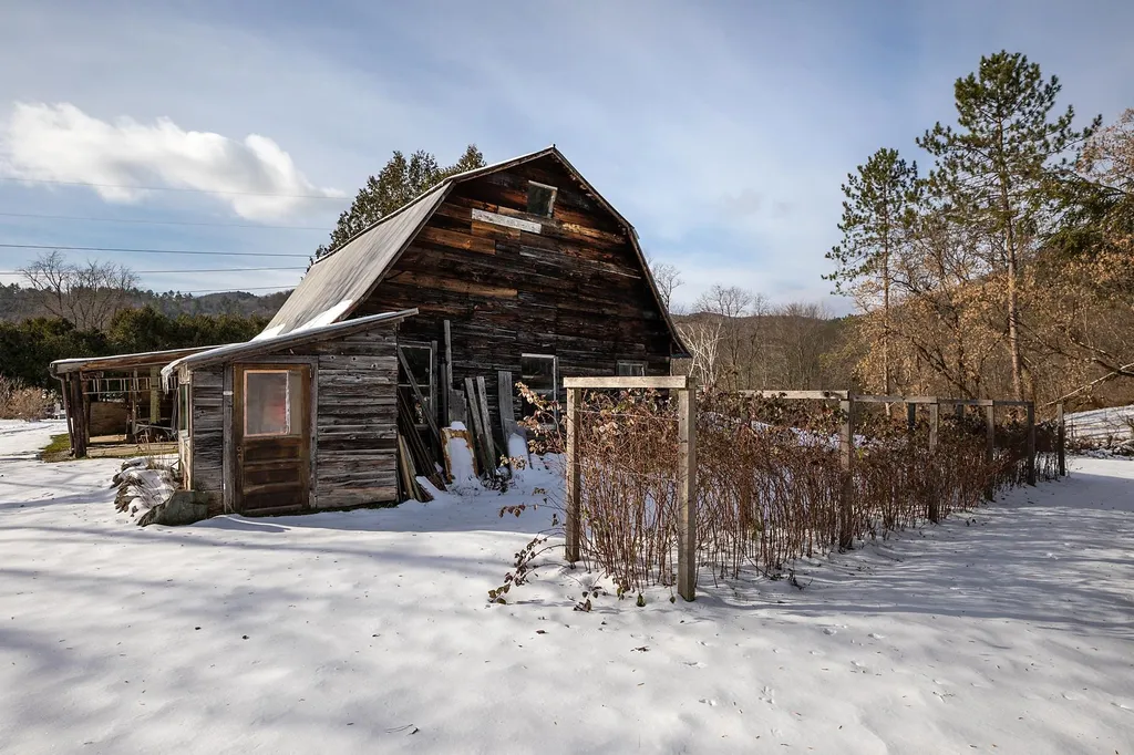44 Highland Avenue Bethel VT 05032