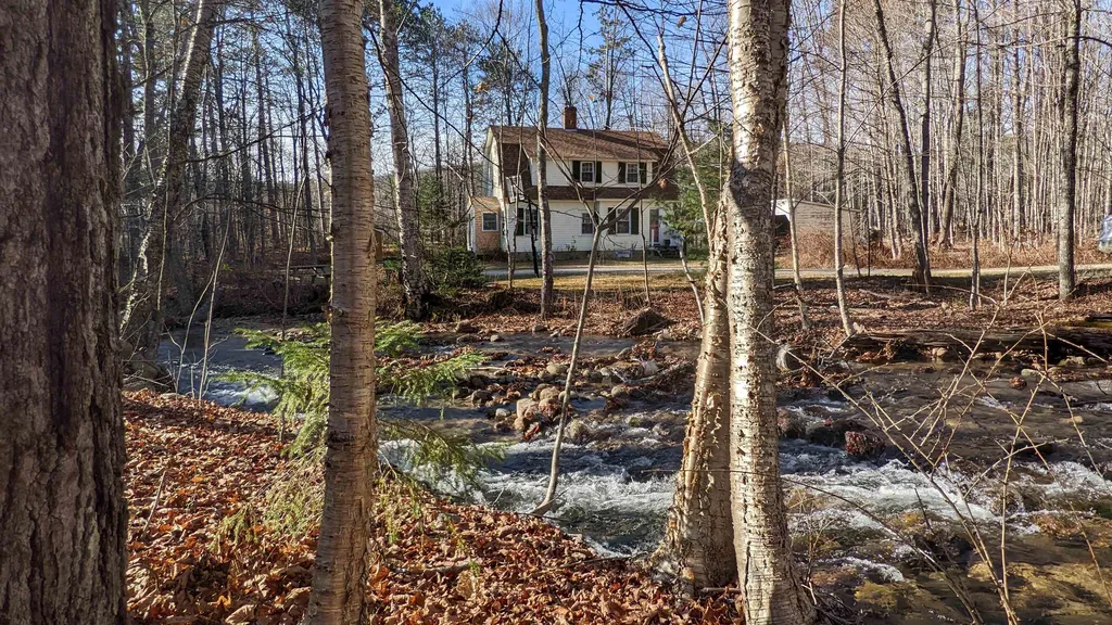 91 Ferncroft Road Albany NH 03897