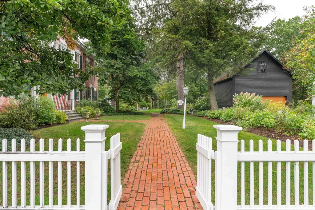 39 Elm Street Woodstock VT 05091