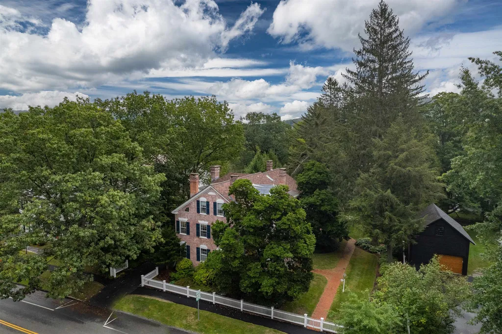 39 Elm Street Woodstock VT 05091
