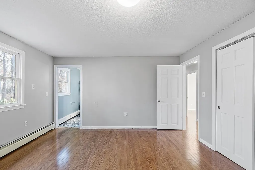 17 Jefferson Drive Londonderry NH 03053