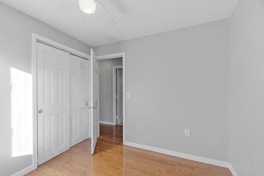 17 Jefferson Drive Londonderry NH 03053