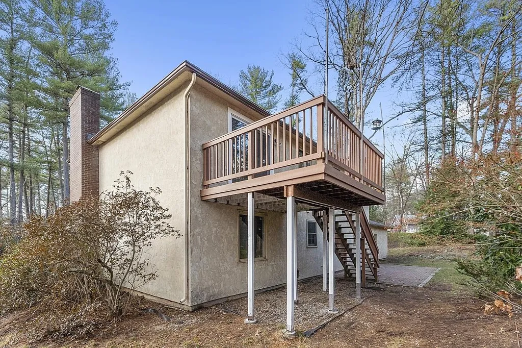 17 Jefferson Drive Londonderry NH 03053