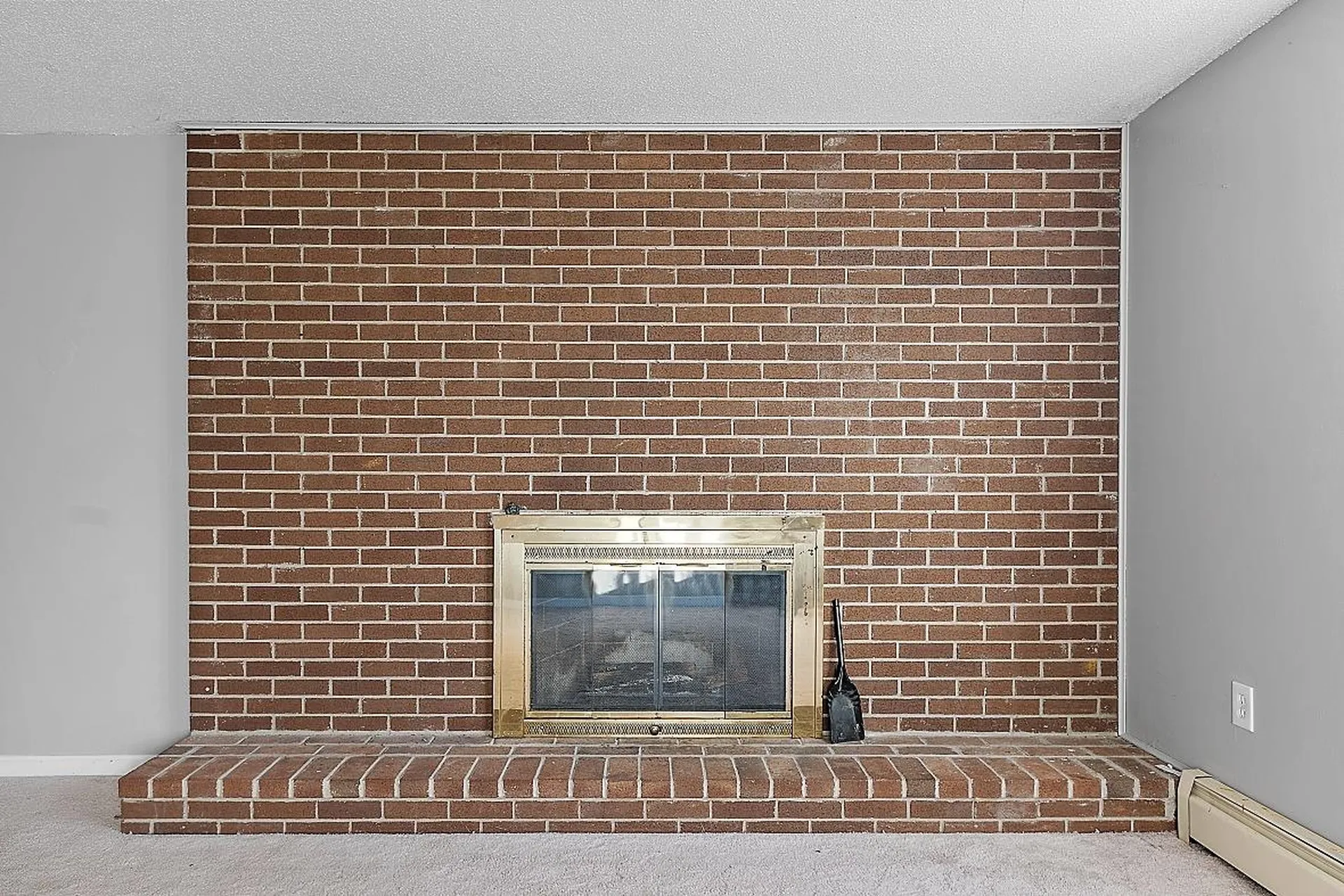 17 Jefferson Drive Londonderry NH 03053