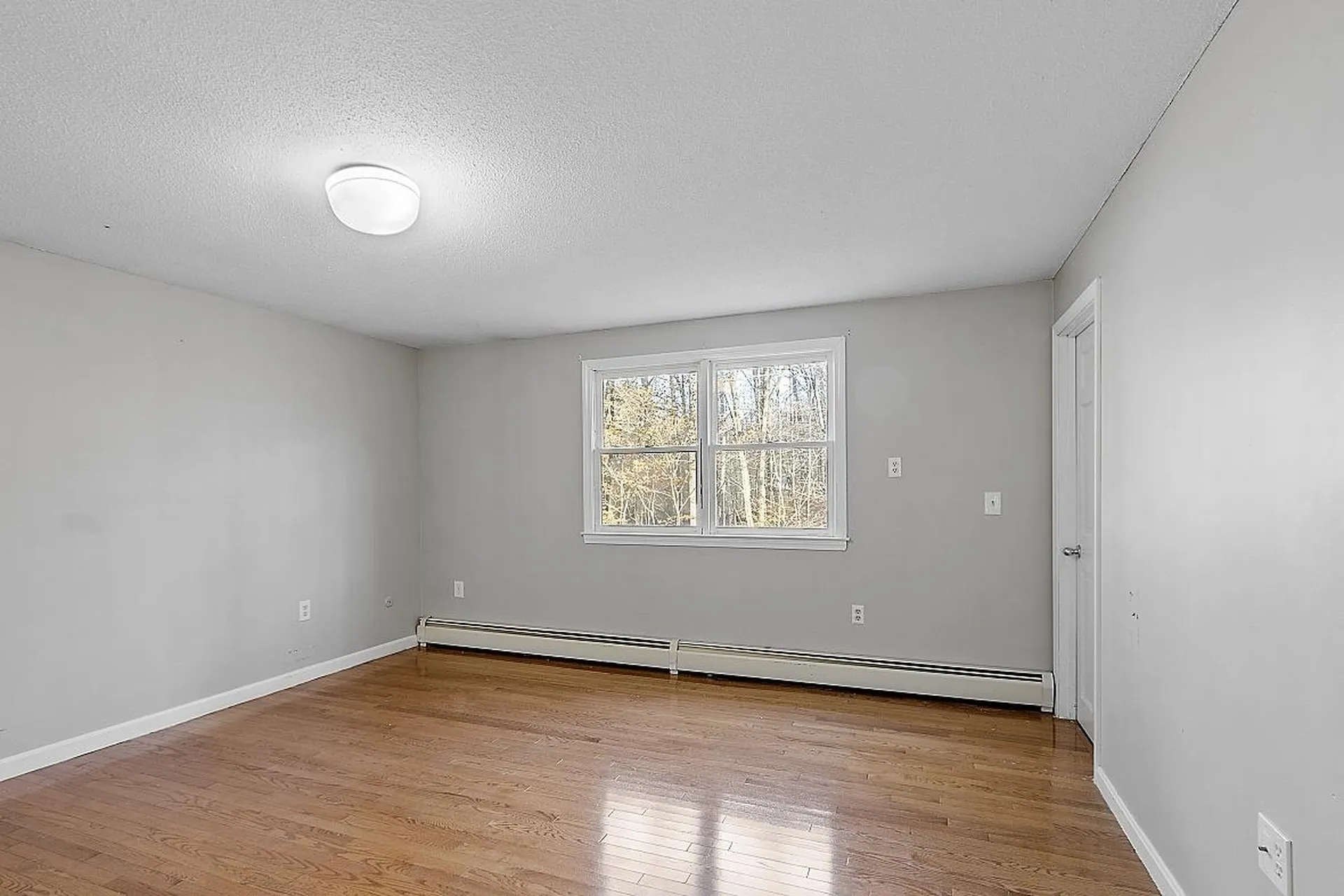 17 Jefferson Drive Londonderry NH 03053
