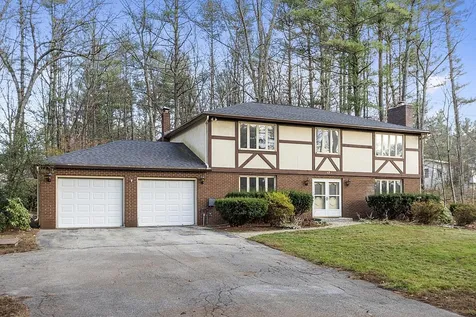 17 Jefferson Drive Londonderry NH 03053