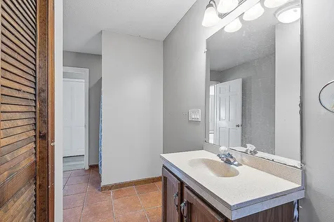 17 Jefferson Drive Londonderry NH 03053