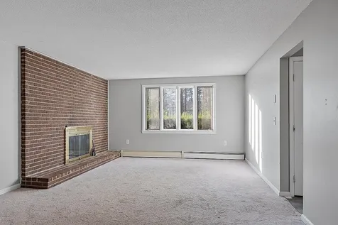 17 Jefferson Drive Londonderry NH 03053