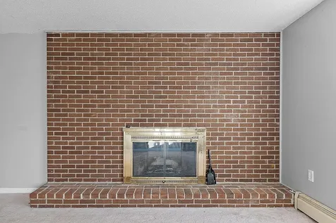17 Jefferson Drive Londonderry NH 03053
