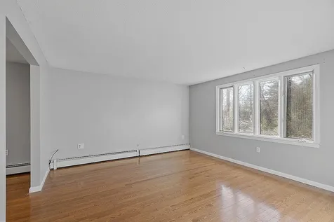 17 Jefferson Drive Londonderry NH 03053