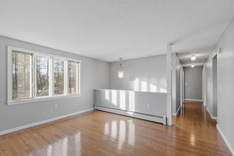 17 Jefferson Drive Londonderry NH 03053