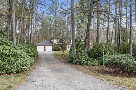 17 Jefferson Drive Londonderry NH 03053