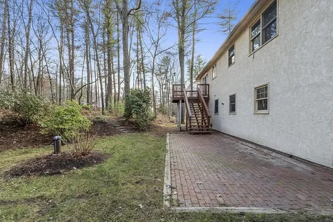 17 Jefferson Drive Londonderry NH 03053
