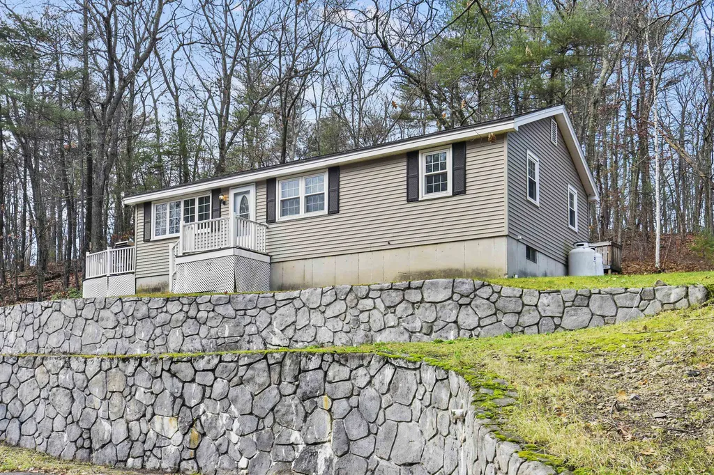 61 Auburn Road Londonderry NH 03053