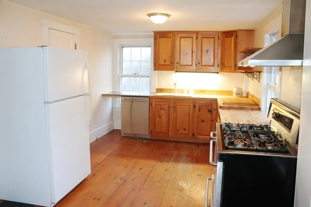 107 Greenfield Road New Boston NH 03070