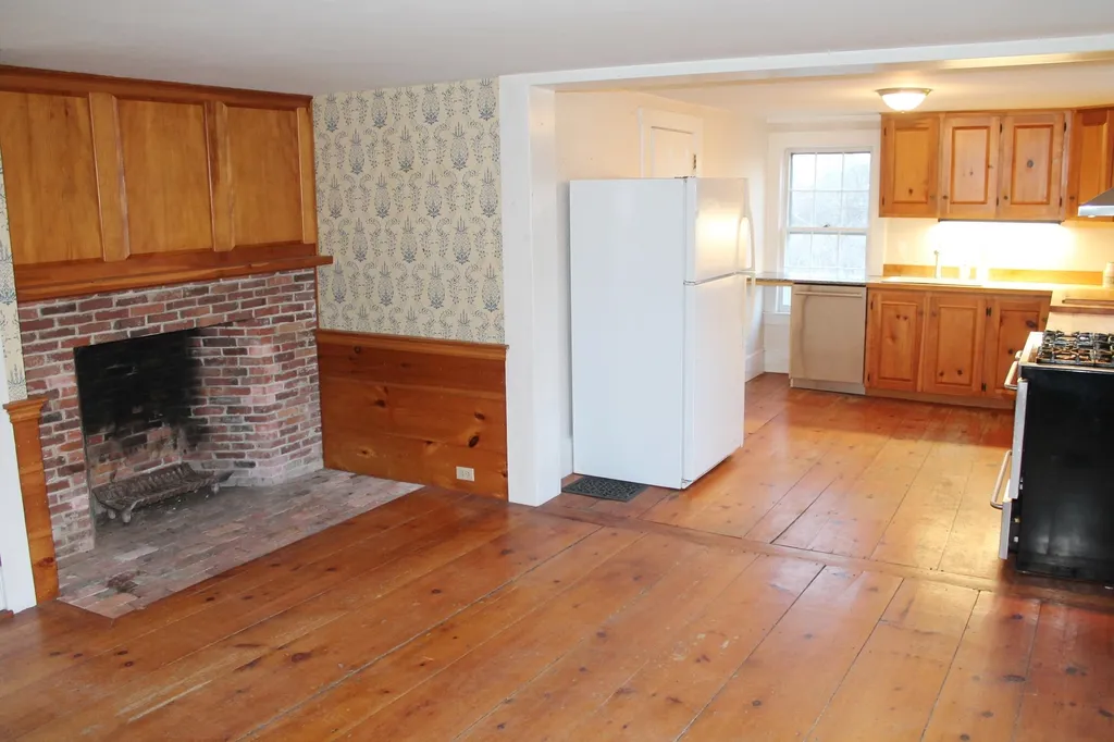 107 Greenfield Road New Boston NH 03070
