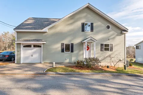15 East Bluff Village Meredith NH 03253