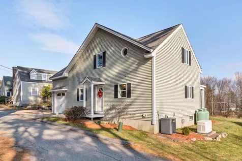 15 East Bluff Village Meredith NH 03253