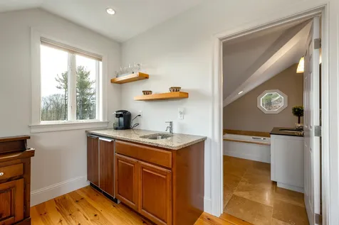 15 East Bluff Village Meredith NH 03253
