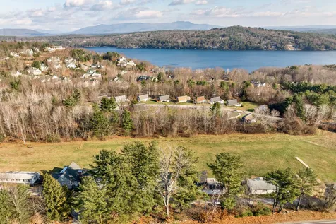15 East Bluff Village Meredith NH 03253