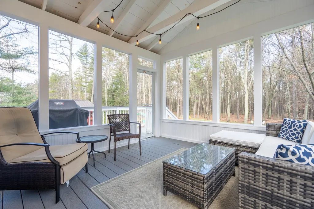 71 Heath Street Newton NH 03858