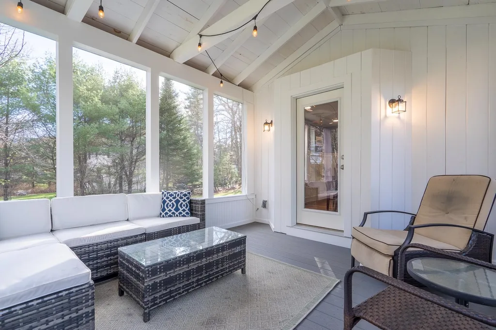 71 Heath Street Newton NH 03858