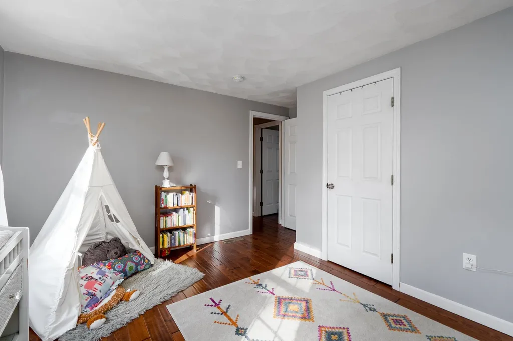 71 Heath Street Newton NH 03858