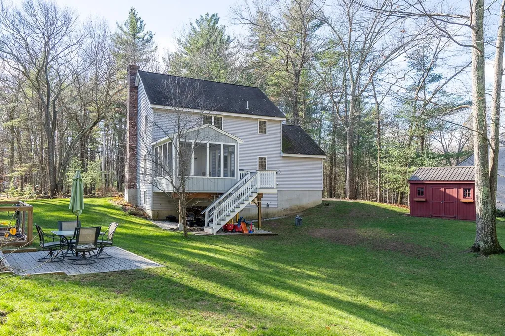 71 Heath Street Newton NH 03858