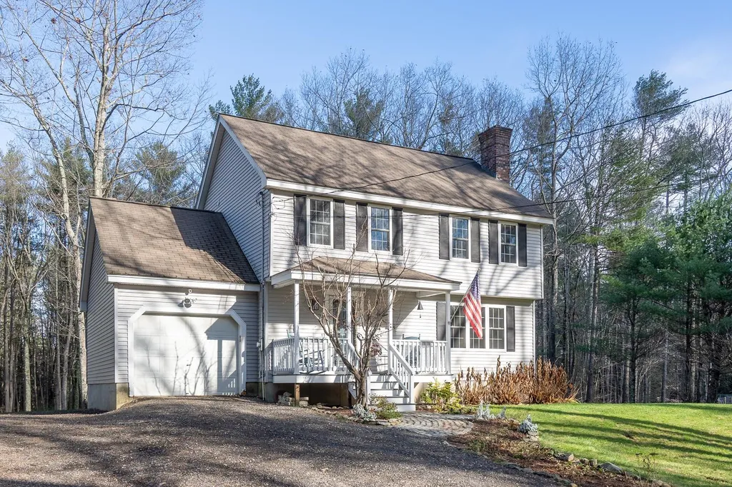 71 Heath Street Newton NH 03858