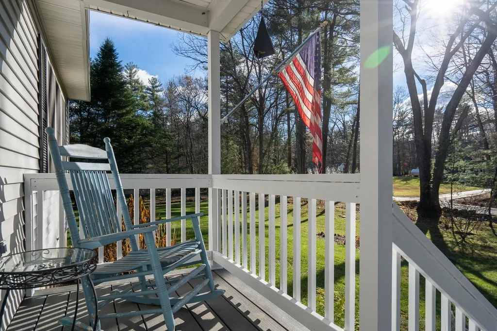 71 Heath Street Newton NH 03858