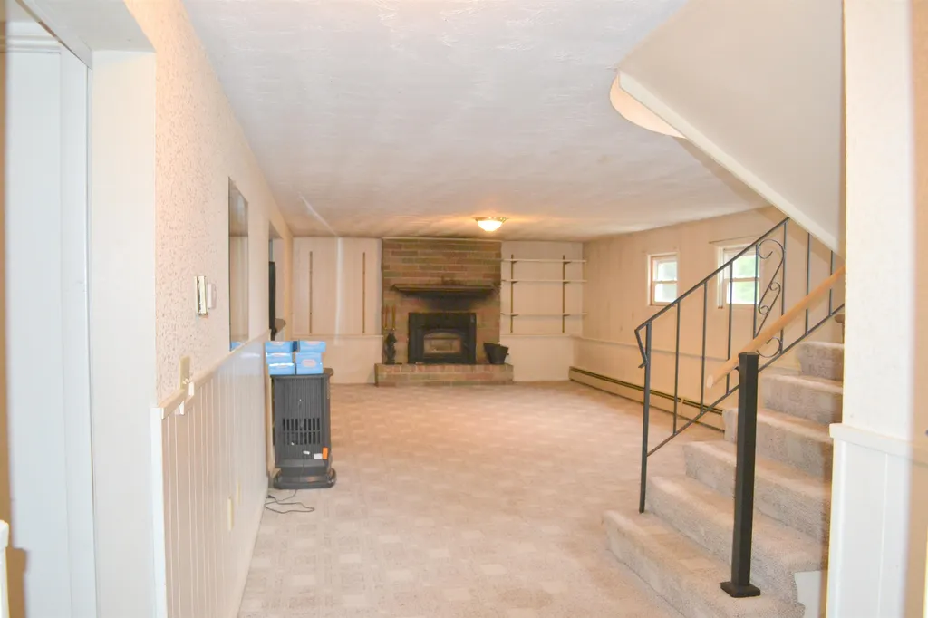 5 Falcon Drive Merrimack NH 03054