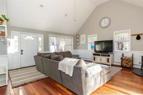 5 Norris Court Epping NH 03042