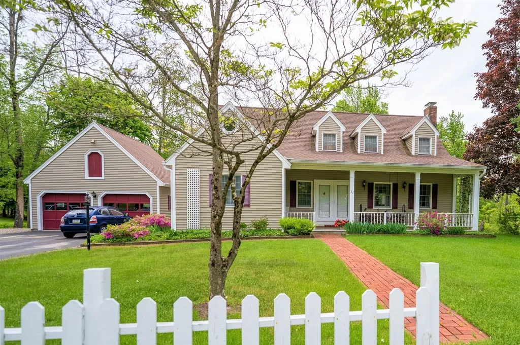 22 Clow Road Wolfeboro NH 03894