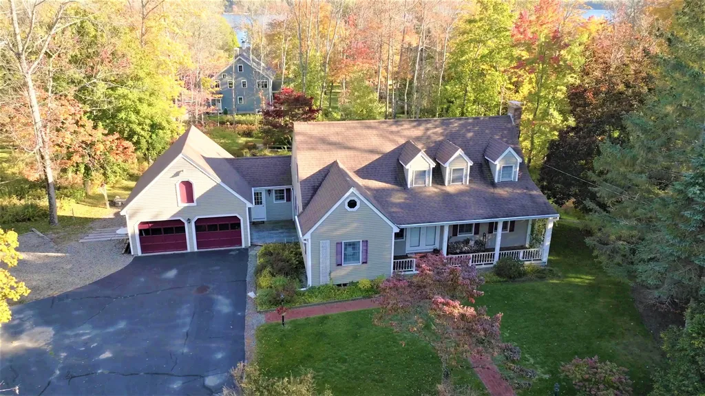 22 Clow Road Wolfeboro NH 03894